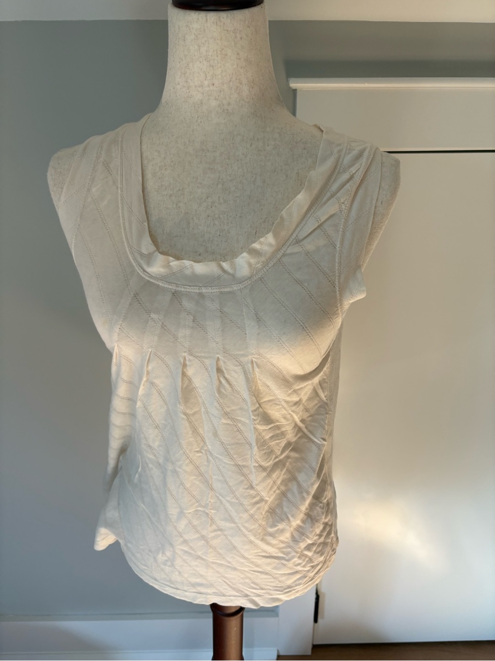 Theory Cream Sleeveless Scoop Neck Top